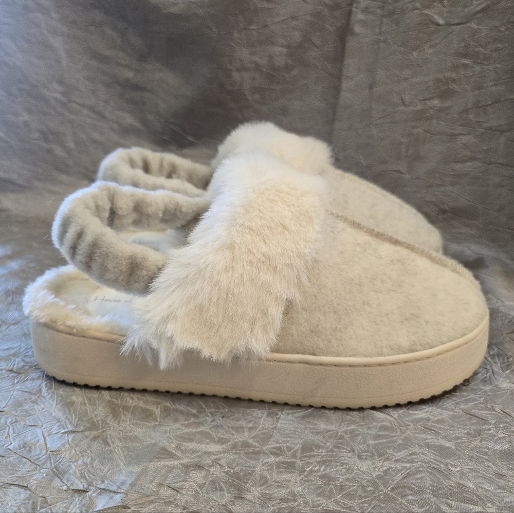 House of Harlow 1960 Cream Fur Slippers - Picture 10 of 13